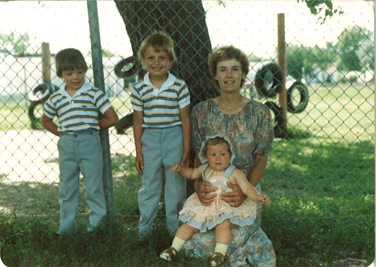 Mom and the kids - 1983